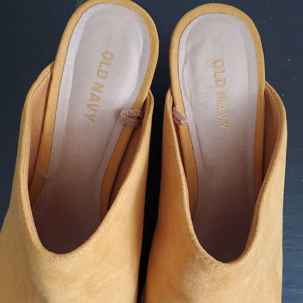 Old Navy Women's Mustard Yellow Mules Clogs Heels with Suede Like Sz 7 Western - Picture 2 of 11